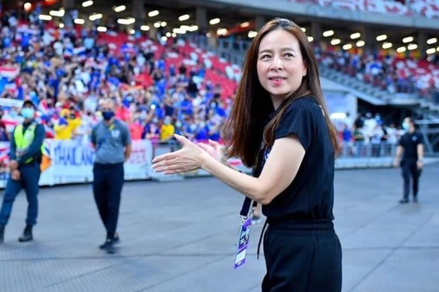 Saat ini Madam Pang Adalah Wanita Miliader yang menjadi Manajer Timnas THailand