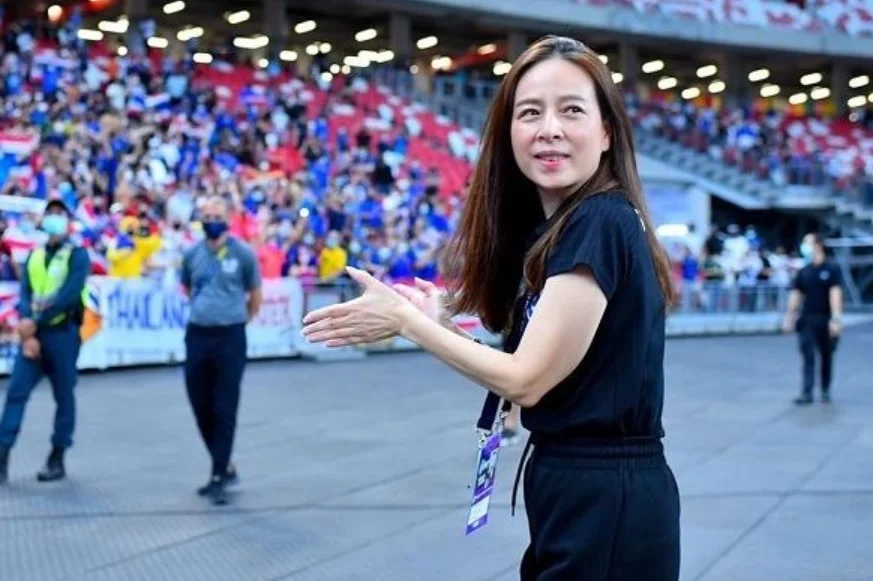 Saat ini Madam Pang Adalah Wanita Miliader yang menjadi Manajer Timnas THailand