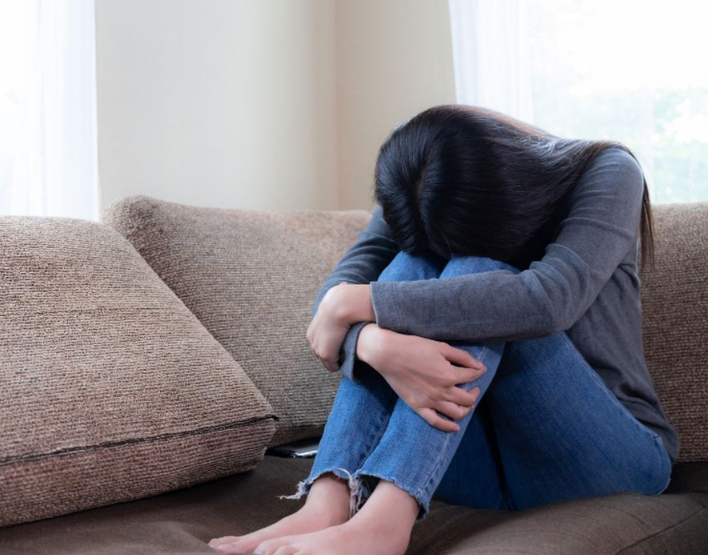 Merasa Sepi di Tengah Keramaian? Mungkin Ini Penyebabnya