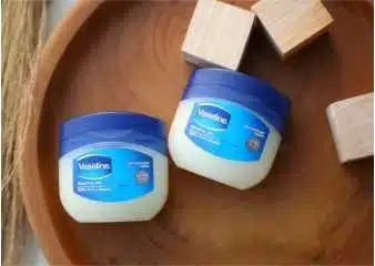 Cara Agar Wajah Glowing Dengan Vaseline