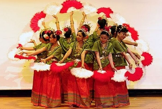 10 Tarian Adat Tradisional di Sulawesi