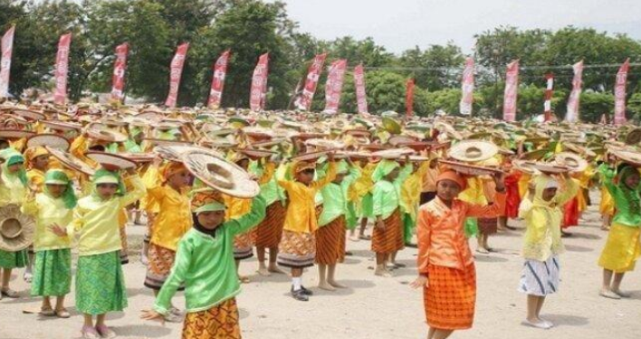10 Tarian Adat Tradisional di Sulawesi 1 Tarian Adat Tradisional di Sulawesi
