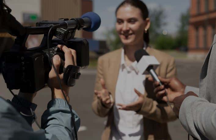 Siapa Badan yang Menyusun Tulisan dalam Surat Kabar? Mengenal Peran Redaksi dan Tim Editorial