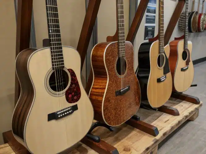 Jangan Sembarangan! Begini 8 Tips Merawat Gitar Akustik agar Tetap Awet